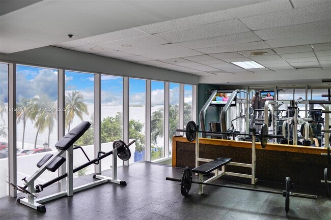Building Photo - 1717 N Bayshore Dr