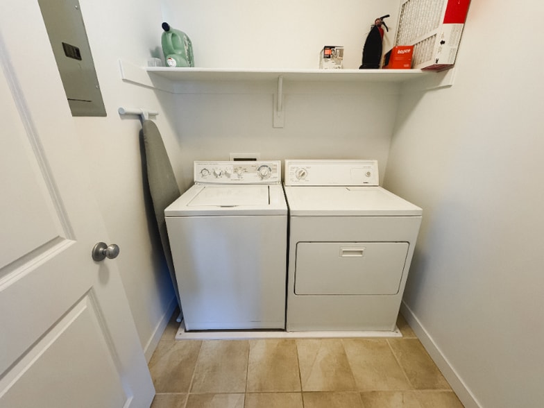 Building Photo - 3548 S Clearwater Way