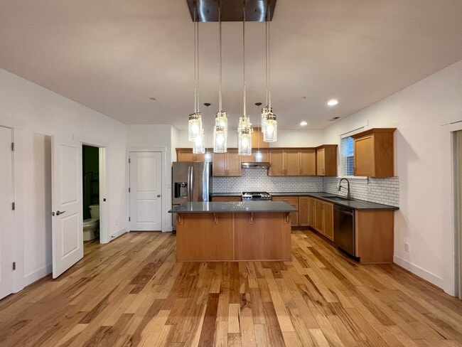 Building Photo - Beautiful 4 Bed, 2.5 Bath Home with Two Car Garage!