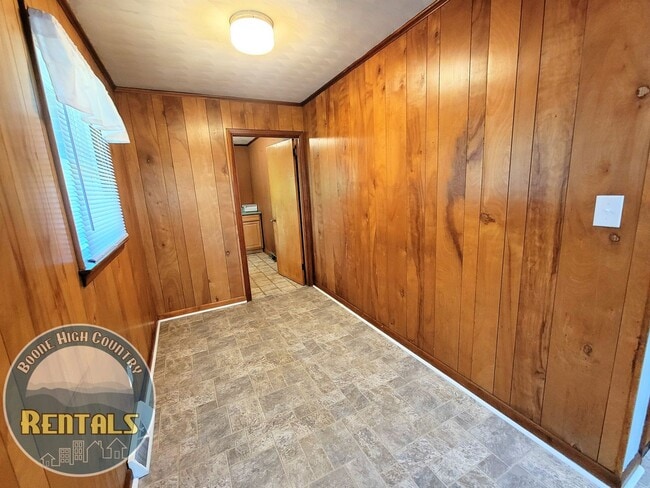 Building Photo - 3bd/2ba Ranch House Next to Watauga Medical Center