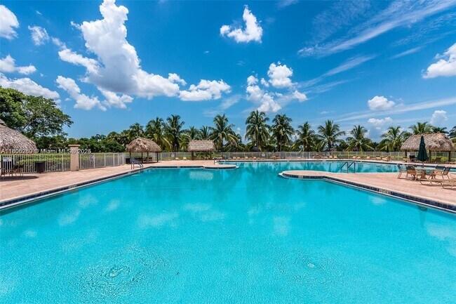 Building Photo - 3815 Oak Ridge Cir