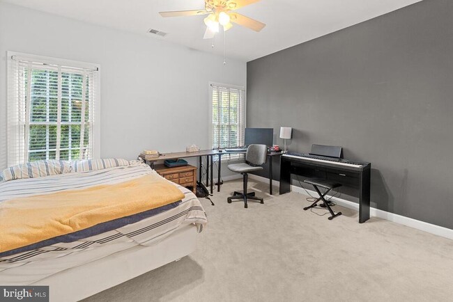 Building Photo - 6430 Bellevue Pl