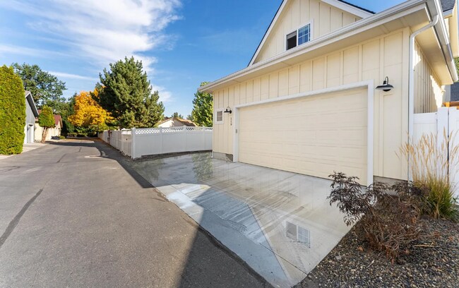 Building Photo - Beautiful 3 Bed 3 Bath home in the Heart of Eagle