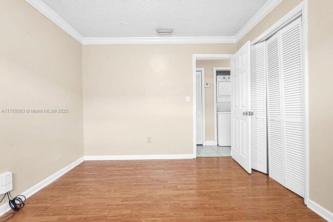 Building Photo - 2400 SW 103rd Ct