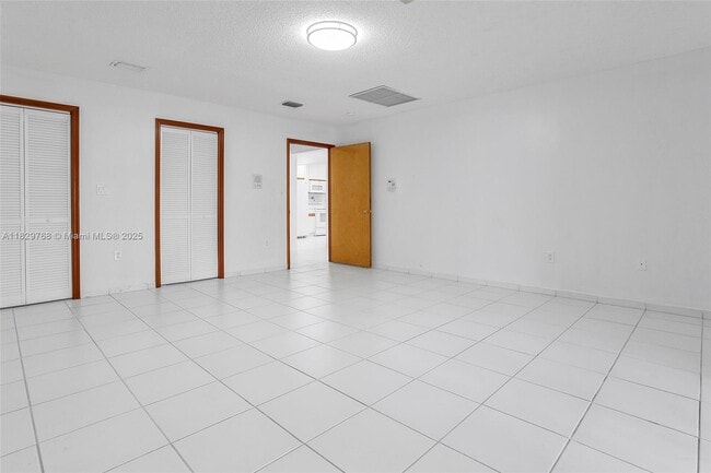 Building Photo - 443 SW 21st Rd