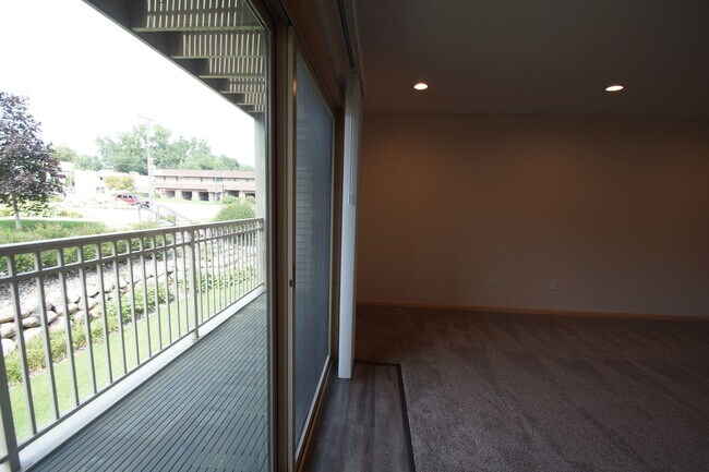 Building Photo - Fully Renovated Appaloosa Suite