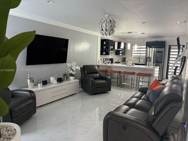 Building Photo - 2837 W 75th St