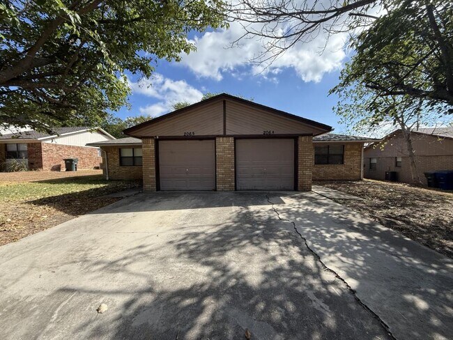 Building Photo - 206 Jason Dr