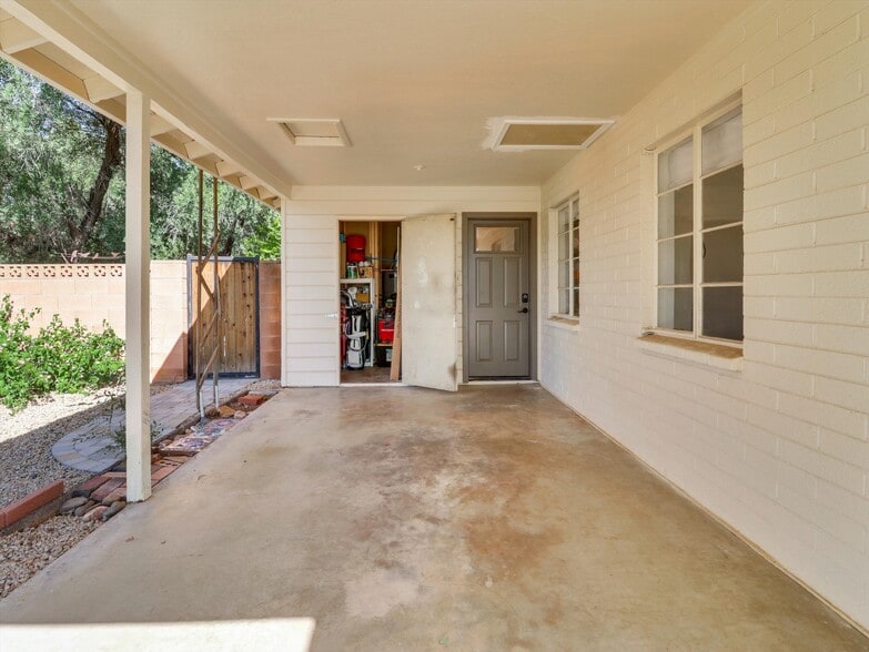 Building Photo - 1022 E Keim Dr