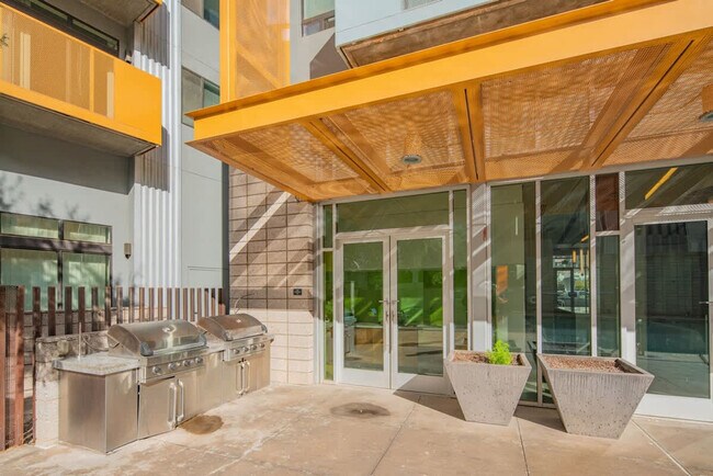 Building Photo - 909 N 3rd St