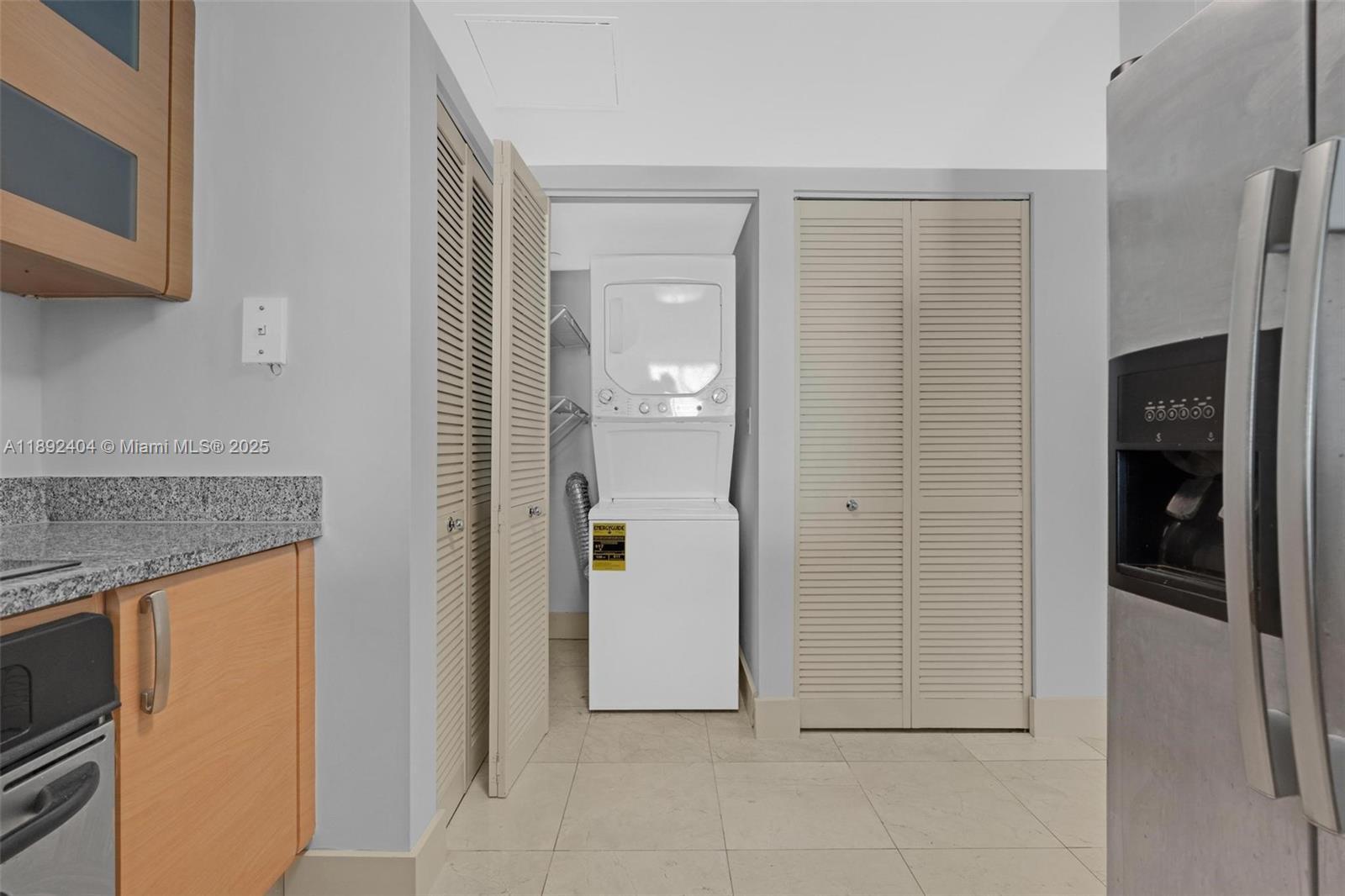 Building Photo - 2101 Brickell Ave