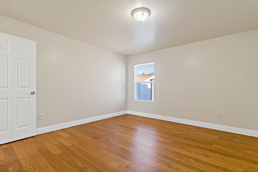 Building Photo - 2644 62nd Ave