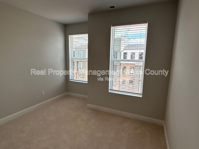 Building Photo - 1235 Shaw View Aly