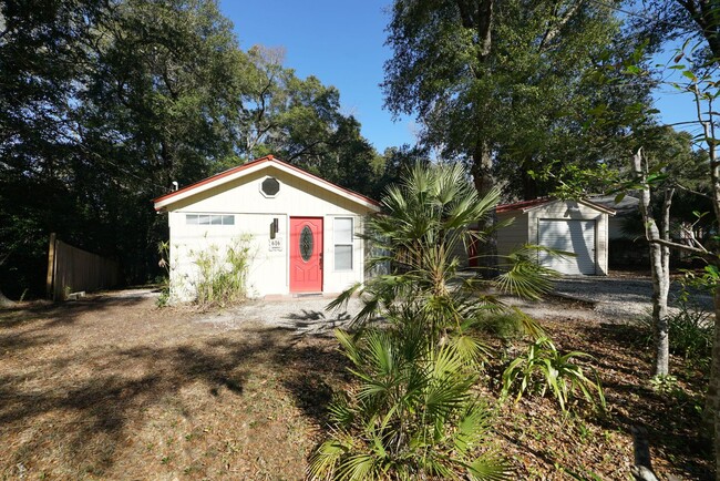 Building Photo - Cute 2 Bedroom Home in the Heart of Niceville