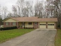 Building Photo - 220 Lantern Ridge Ct