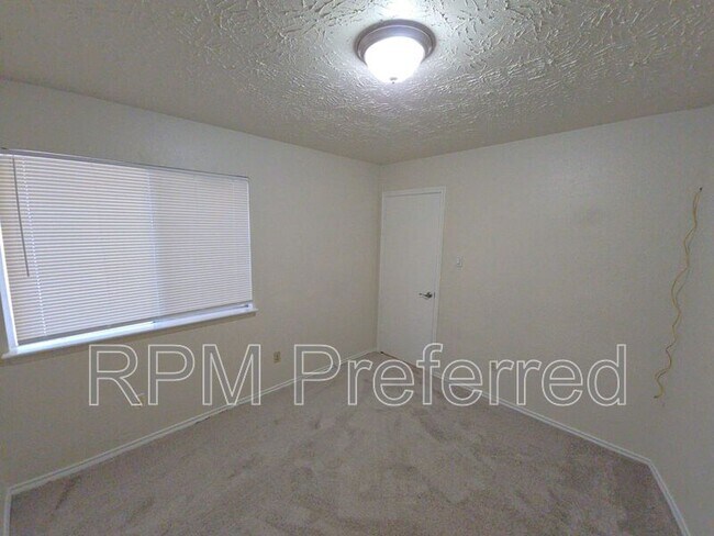 Building Photo - 3930 Mohlerbruk Dr