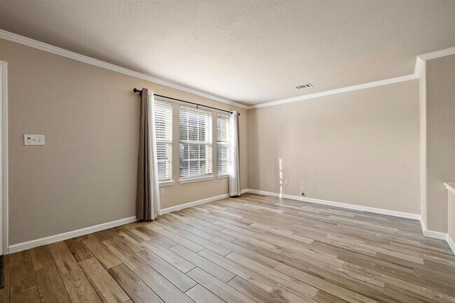 Building Photo - 3809 Tailfeather Dr