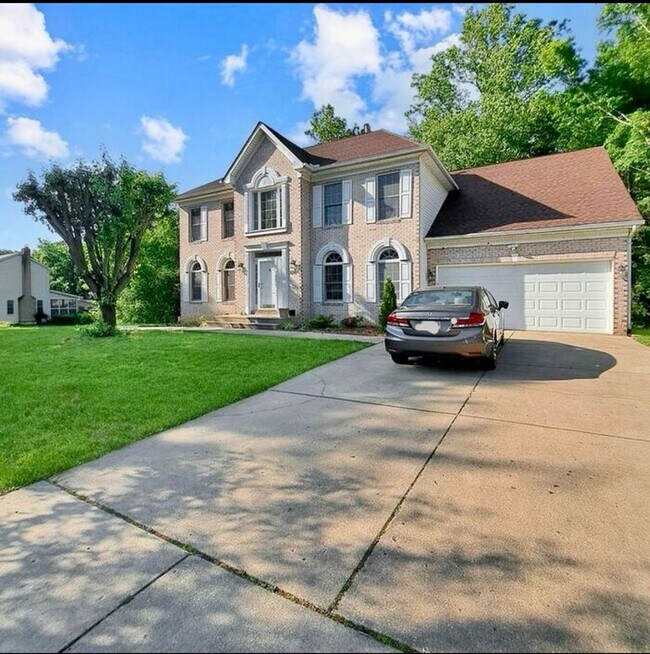Building Photo - Amazing 5 BR/3.5 BA Single-Family Home in ...