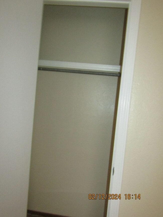 Building Photo - Home located in the Cache area!