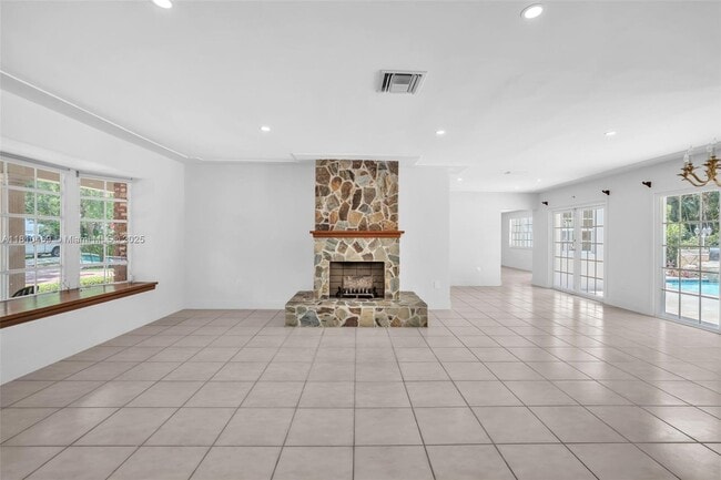 Building Photo - 1525 Trevino Ave