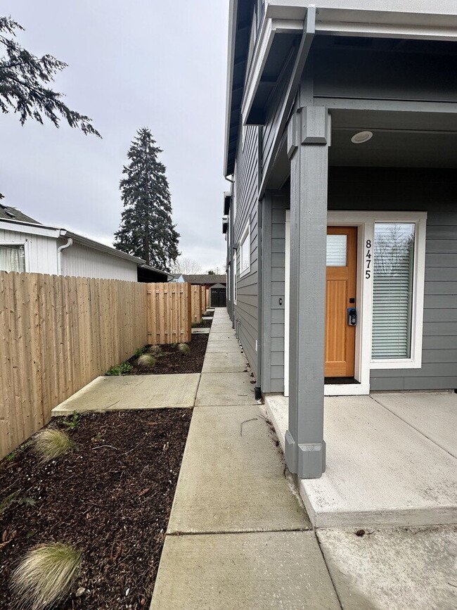 Building Photo - New 2-Bedroom Townhome