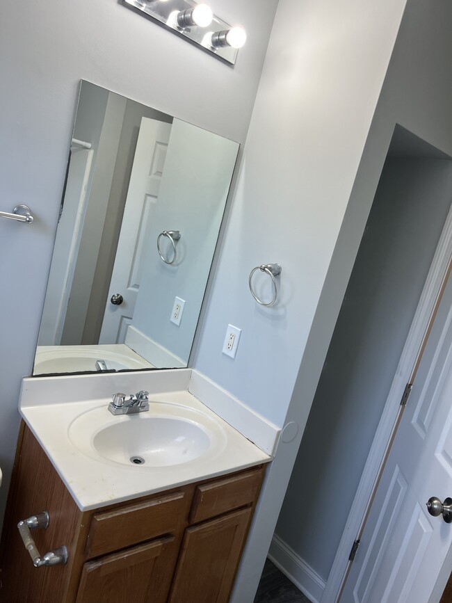 Building Photo - 2367 Cascade Rd