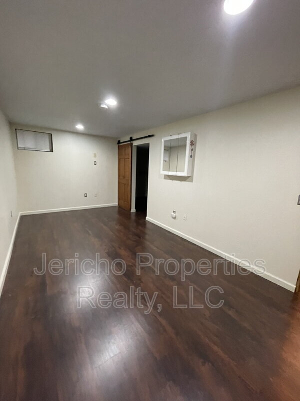 Building Photo - 9274 W Utah Ave