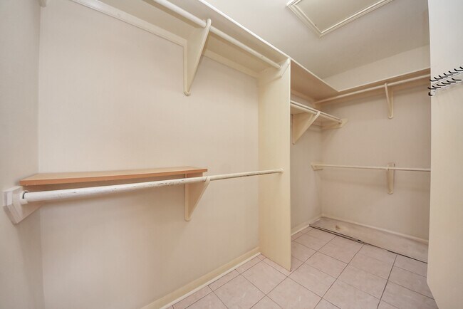 Building Photo - 16710 Colony Terrace Dr