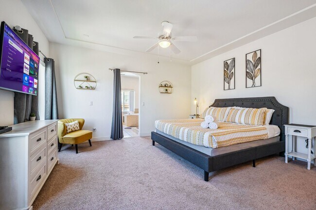 Building Photo - 3 BR + Bonus, Fully furnished, Includes Ut...