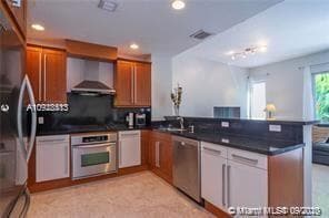 Building Photo - 302 NE 8th Ave