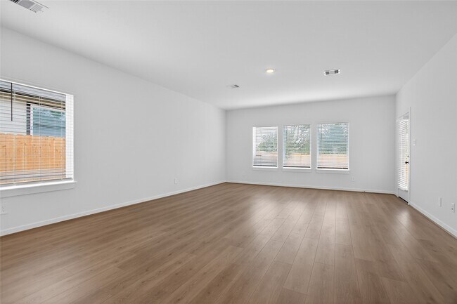 Building Photo - 422 Gram Hl Dr