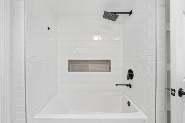 Building Photo - 264 Pinelog St