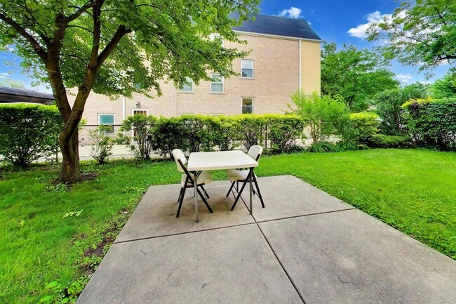 Building Photo - 6405 N Normandy Ave
