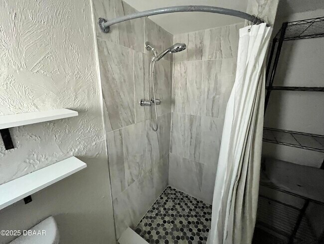 Building Photo - 515 Frances Terrace