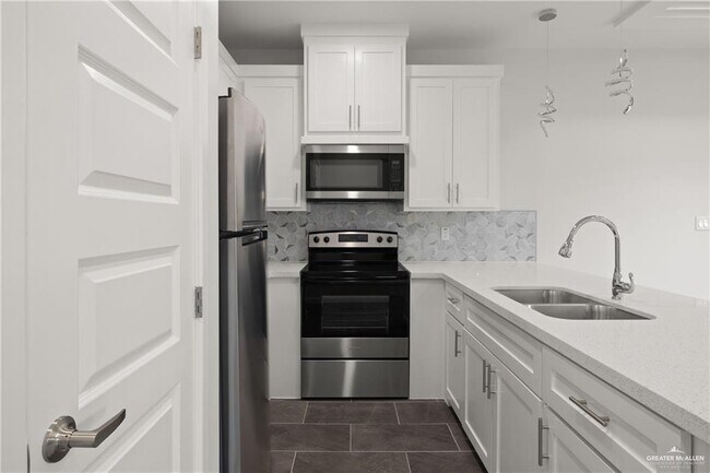 Building Photo - 1704 W Violet Dr