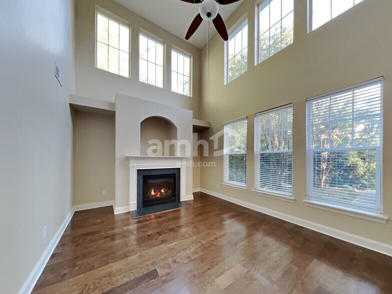 Building Photo - 15701 Seafield Ln