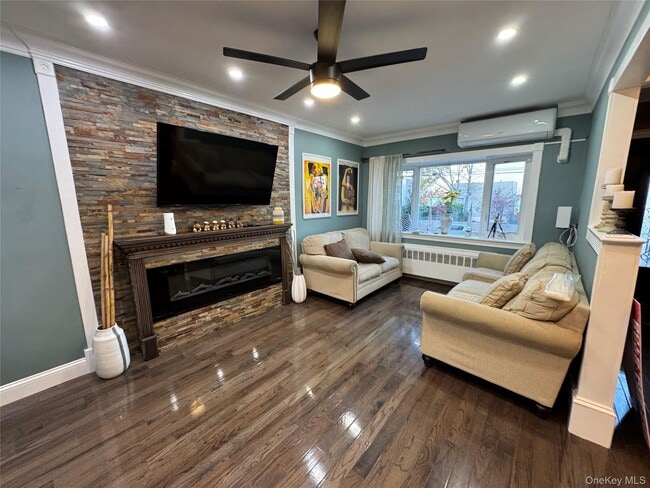 Building Photo - 753 Clarence Ave