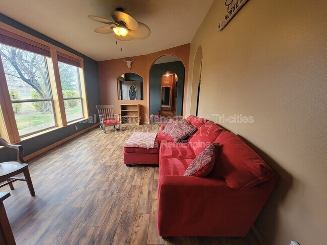 Building Photo - 52203 WA-225