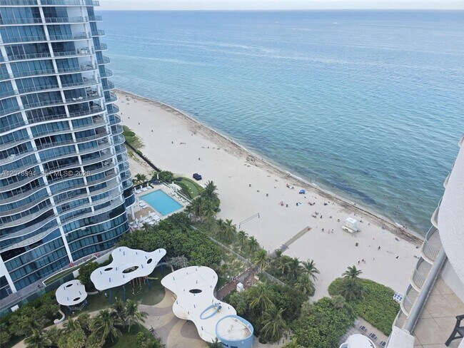 Building Photo - 17375 Collins Ave