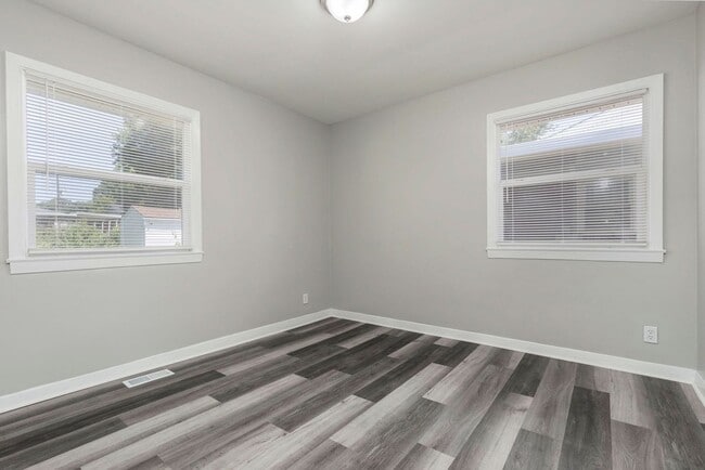 Building Photo - 1209 S 45th St