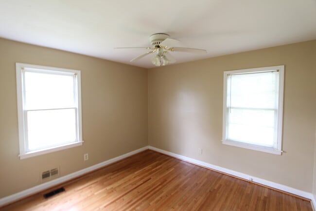 Building Photo - New On The Market!! Will not last long at ...