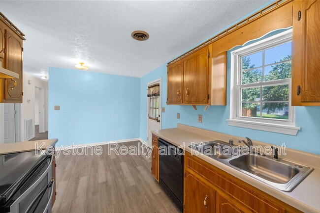Building Photo - 405 Eddy St