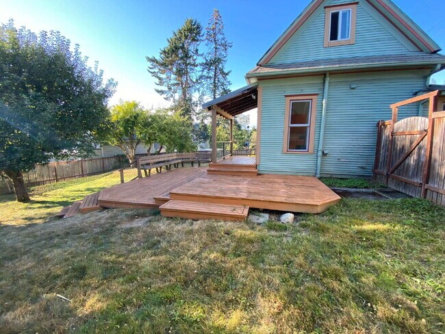 Building Photo - Rustic 4-Bed, 2-Bath Home in Happy Valley ...