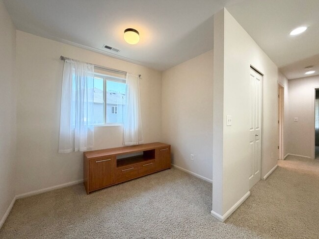 Building Photo - Updated Lakeland Hills Home w/ Air conditioning
