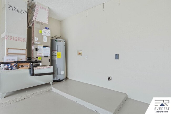 Building Photo - LIKE NEW 3/2/2 IN THE HEART OF PALM COAST