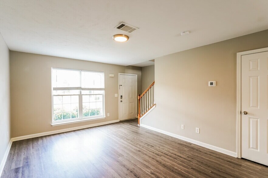 Building Photo - 8033 Logan Dr