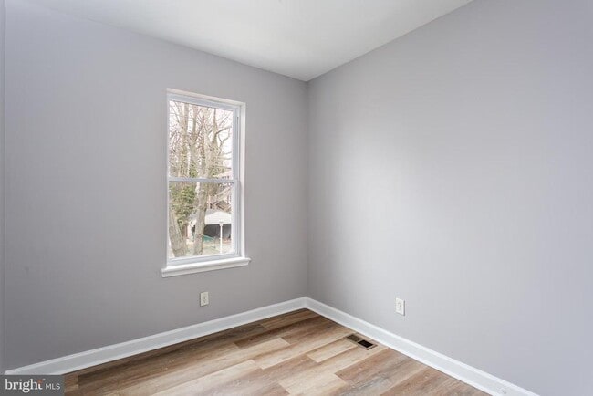Building Photo - 3021 Wolcott Ave