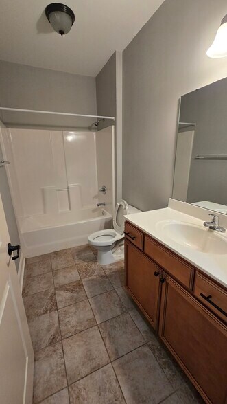 Hall bathroom - 118 Ella Kinley Cir