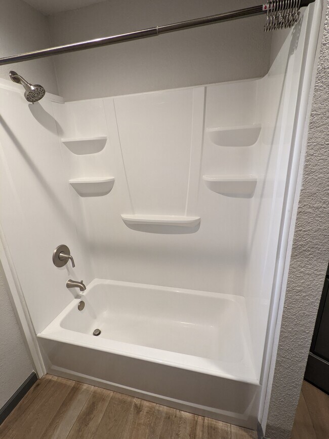 Building Photo - 481 Vaughn Ave