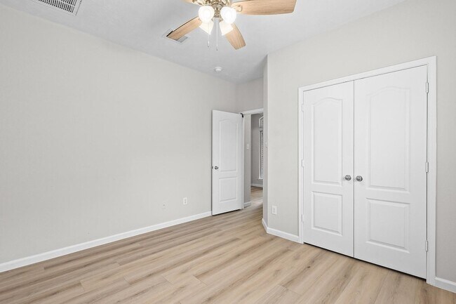 Building Photo - 25910 N Lakefair Dr